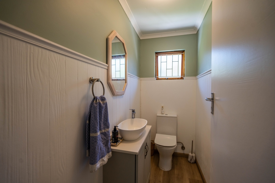 5 Bedroom Property for Sale in Seafield Eastern Cape